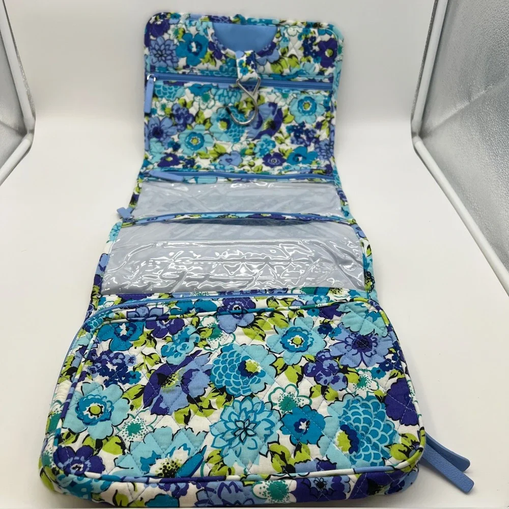 Vera Bradley Hanging Travel Organizer Blueberry Blooms Quilted Toiletry Bag
